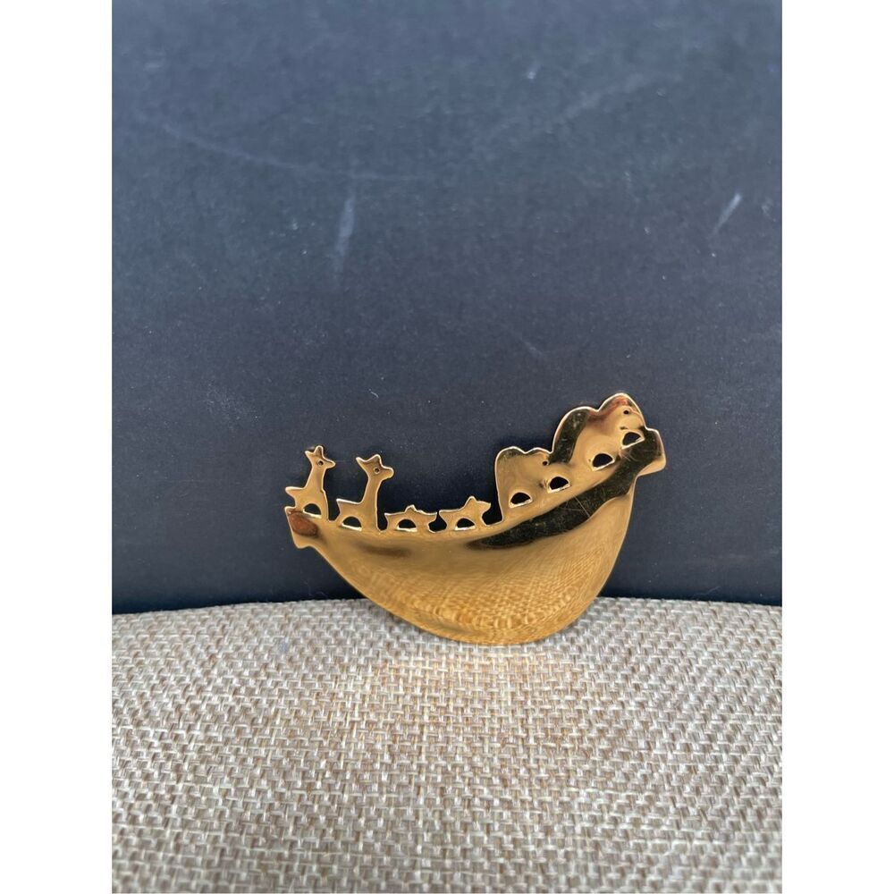 Carlton Ridge for Sutton House Noah’s Ark Brooch Gold Tone